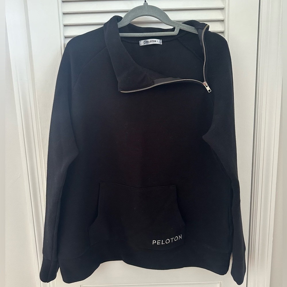 Black ribbed peloton pullover - size large